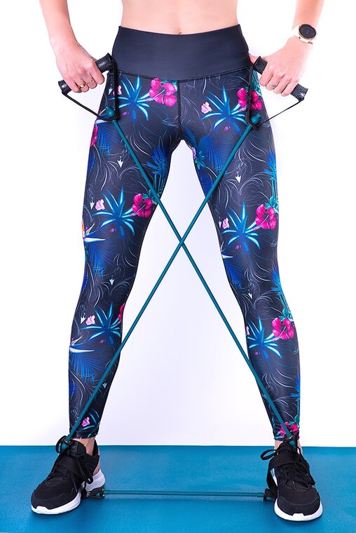 czarne legginsy w kwiaty na fitness